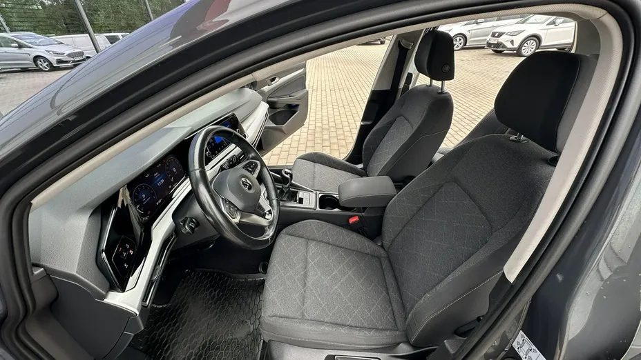 VOLKSWAGEN Golf -