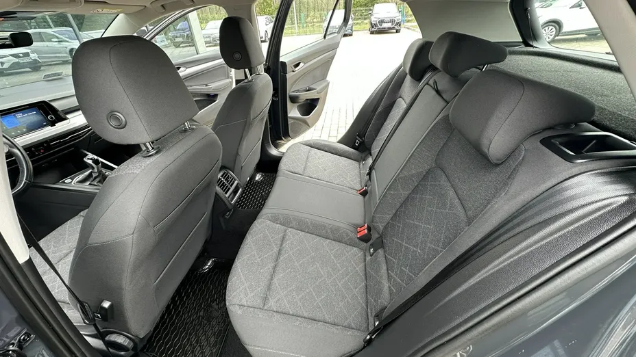 VOLKSWAGEN Golf -