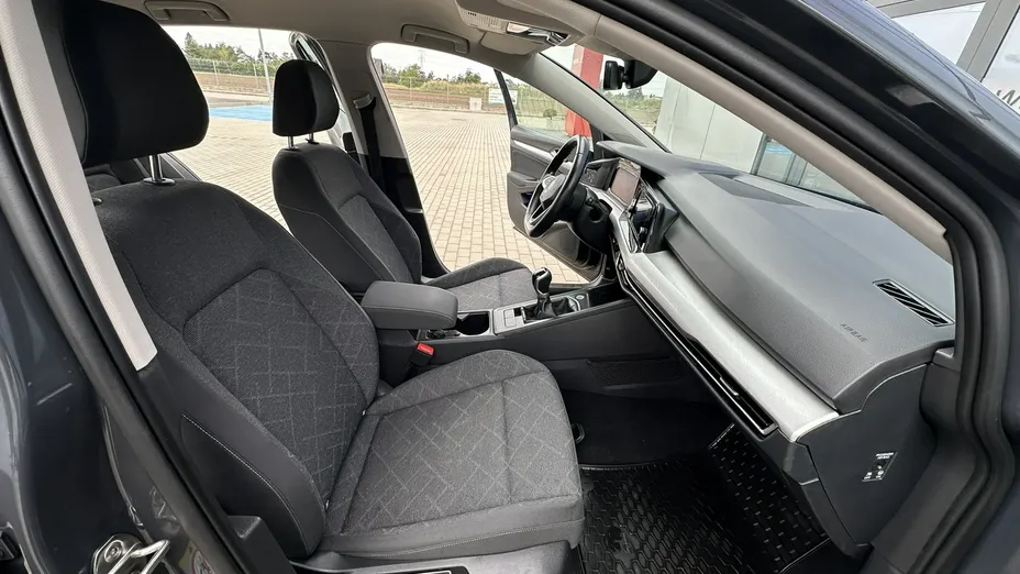 VOLKSWAGEN Golf -