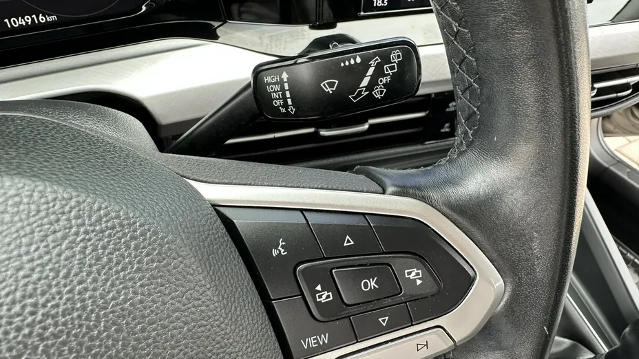 VOLKSWAGEN Golf -
