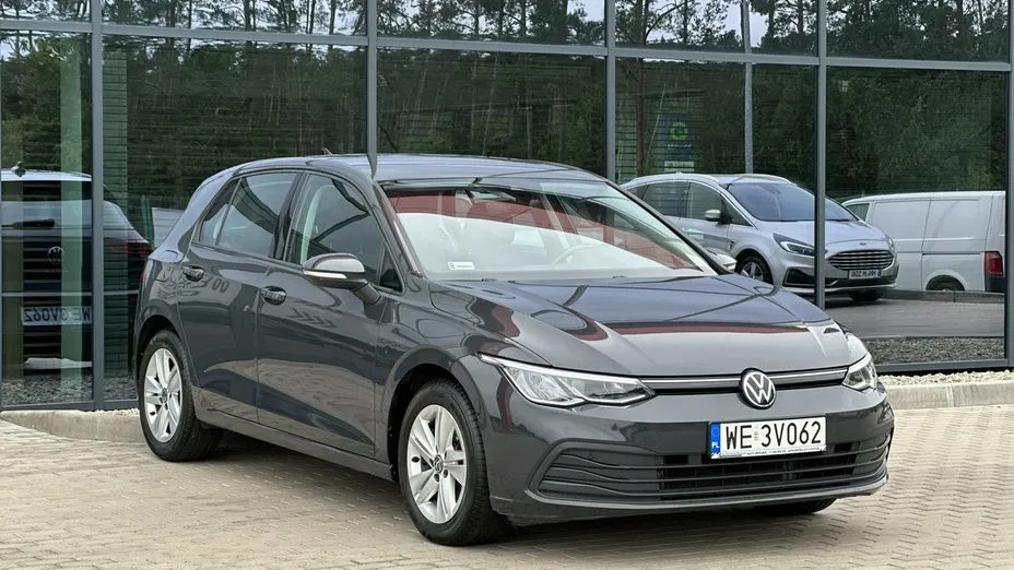 VOLKSWAGEN Golf -