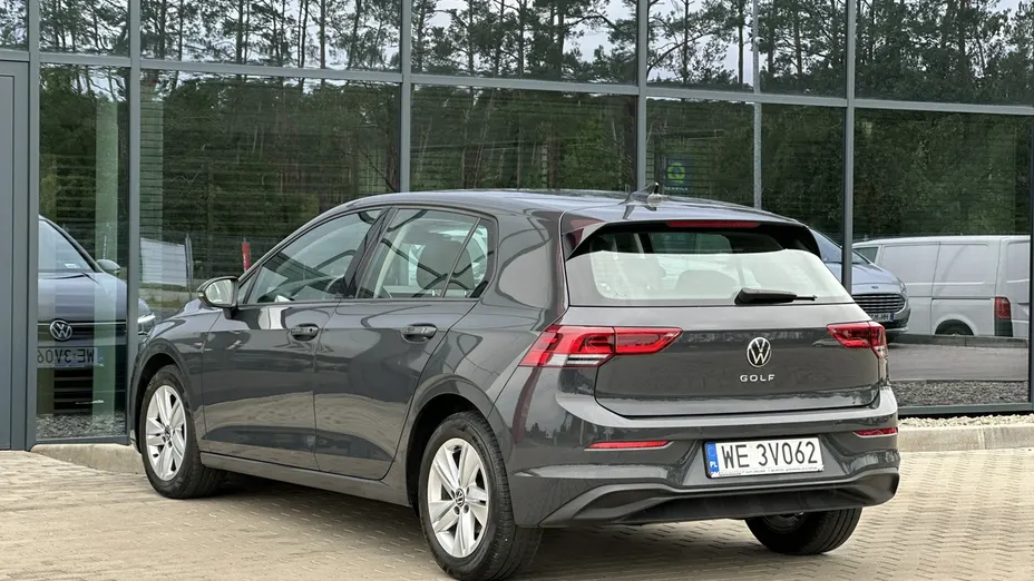 VOLKSWAGEN Golf -