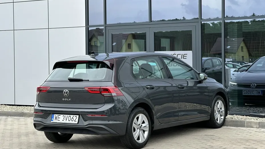 VOLKSWAGEN Golf -