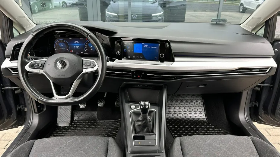 VOLKSWAGEN Golf -