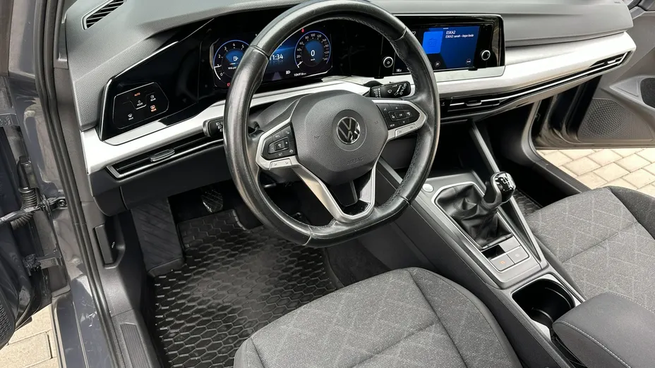VOLKSWAGEN Golf -