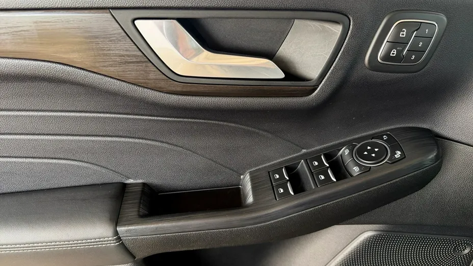 FORD Kuga -