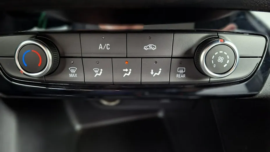 OPEL Corsa -