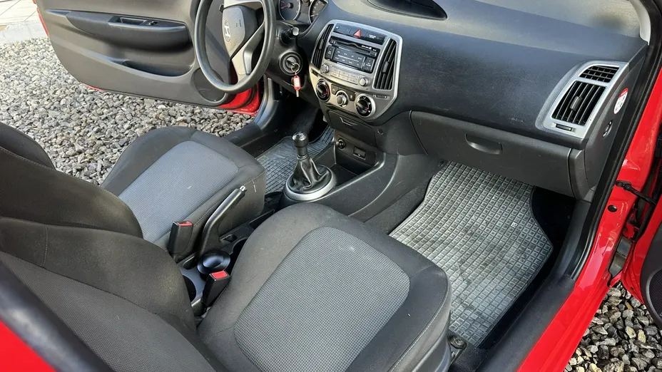 HYUNDAI i20 -