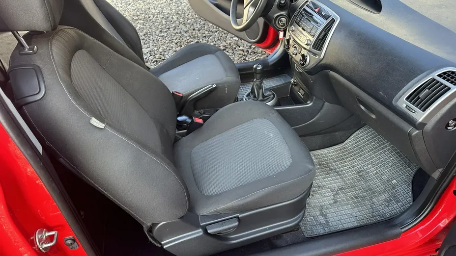 HYUNDAI i20 -
