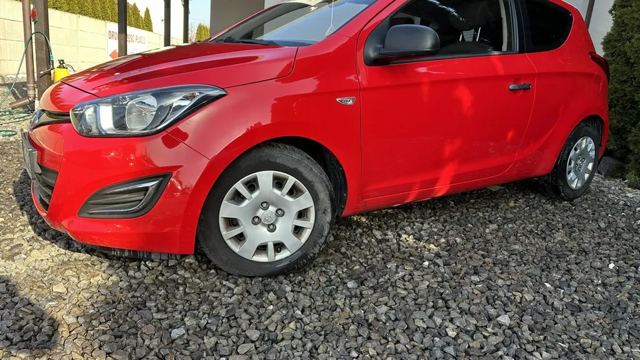 HYUNDAI i20 -