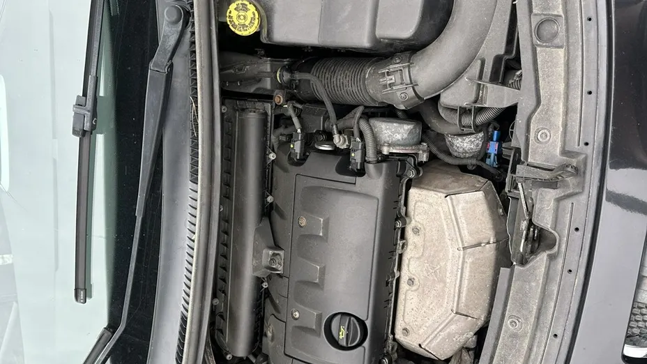 PEUGEOT 207 -