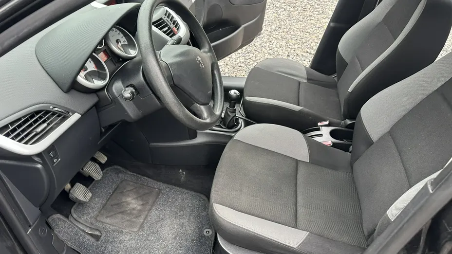PEUGEOT 207 -