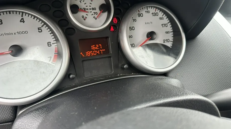 PEUGEOT 207 -