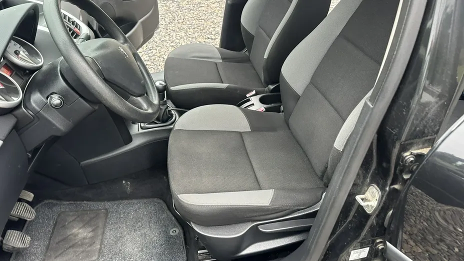 PEUGEOT 207 -