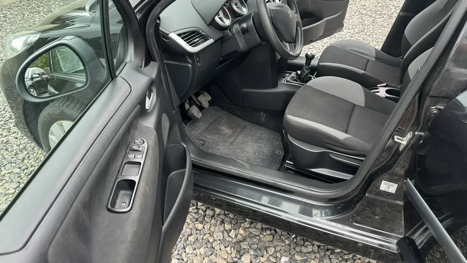 PEUGEOT 207 -