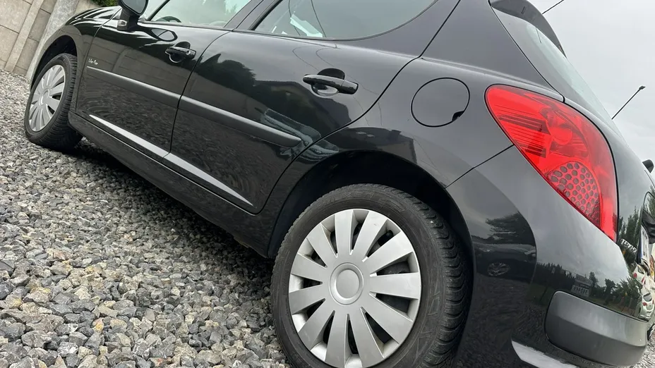 PEUGEOT 207 -