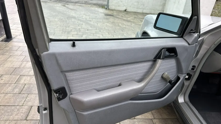 MERCEDES-BENZ 124 -