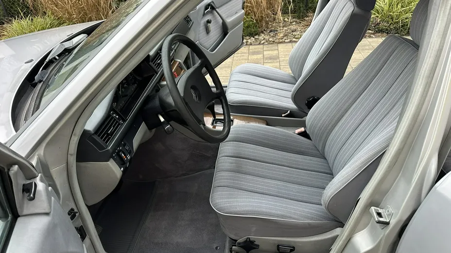 MERCEDES-BENZ 124 -