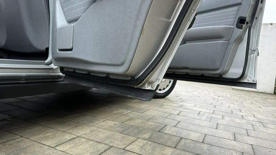MERCEDES-BENZ 124 -