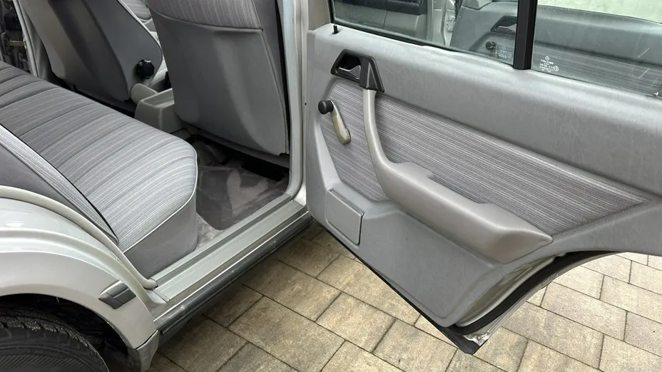 MERCEDES-BENZ 124 -