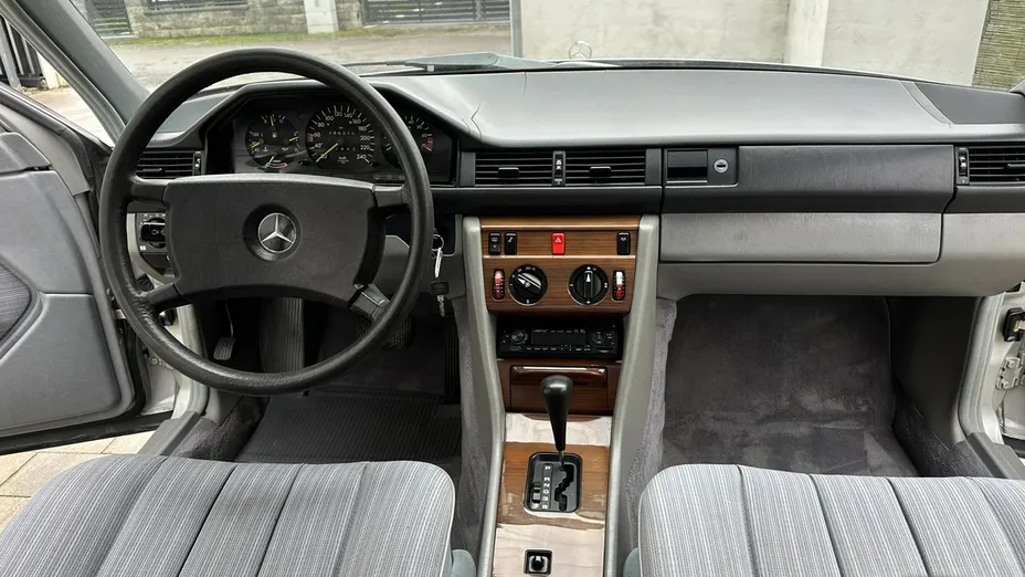 MERCEDES-BENZ 124 -