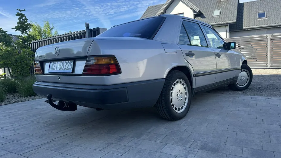 MERCEDES-BENZ 124 -