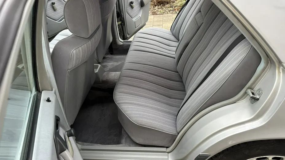MERCEDES-BENZ 124 -
