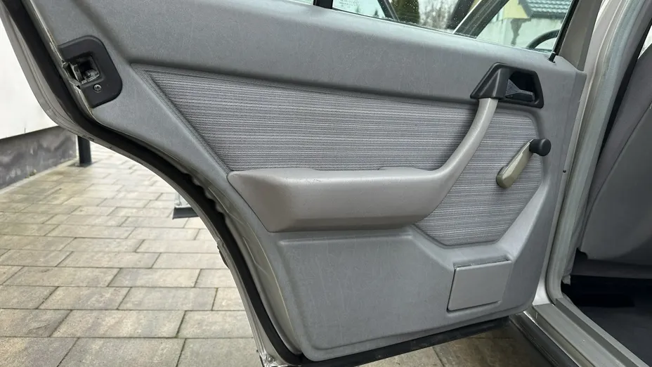 MERCEDES-BENZ 124 -