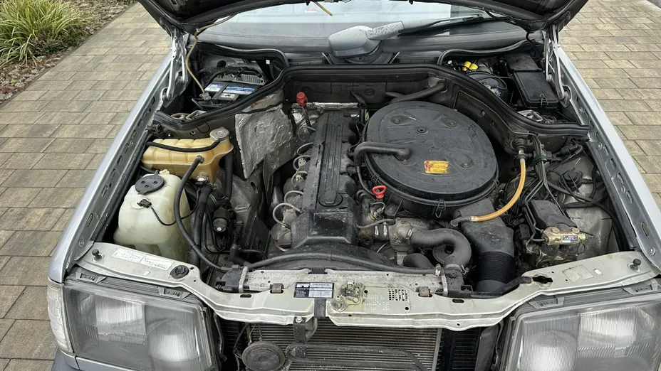 MERCEDES-BENZ 124 -