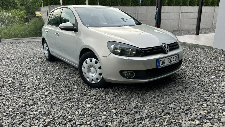 VOLKSWAGEN Golf -