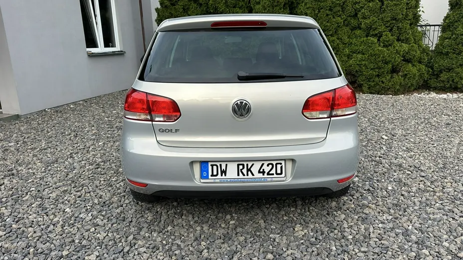 VOLKSWAGEN Golf -