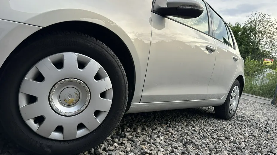 VOLKSWAGEN Golf -