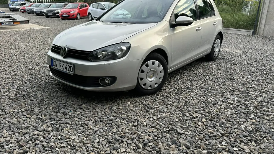 VOLKSWAGEN Golf -