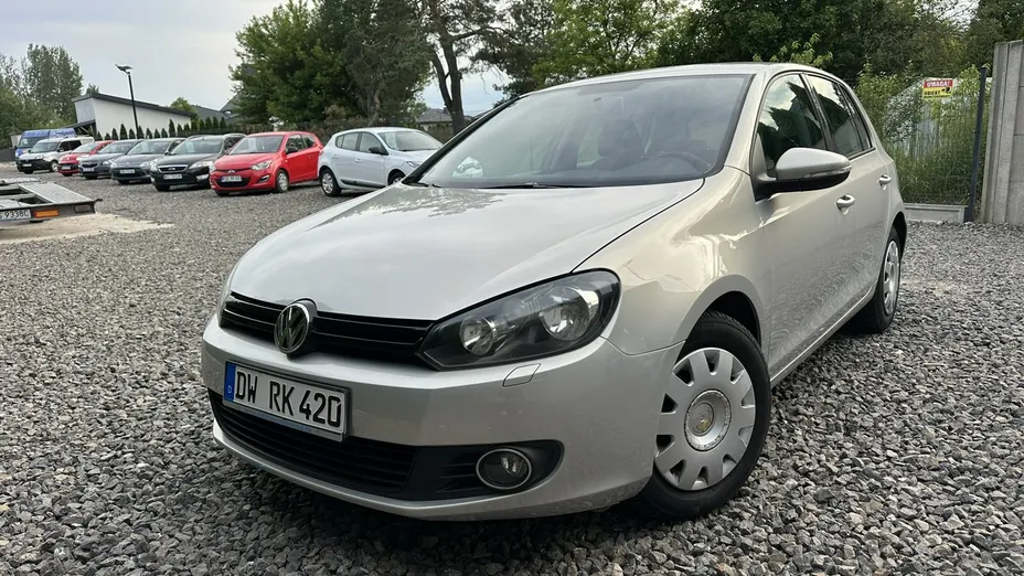 VOLKSWAGEN Golf -