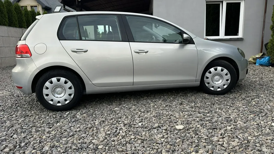 VOLKSWAGEN Golf -