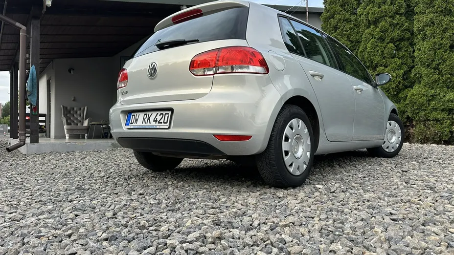 VOLKSWAGEN Golf -