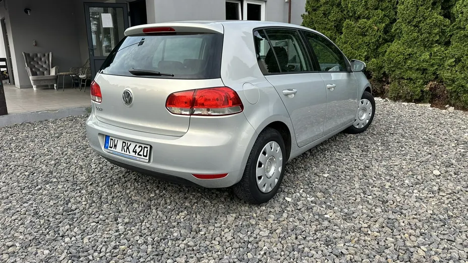 VOLKSWAGEN Golf -