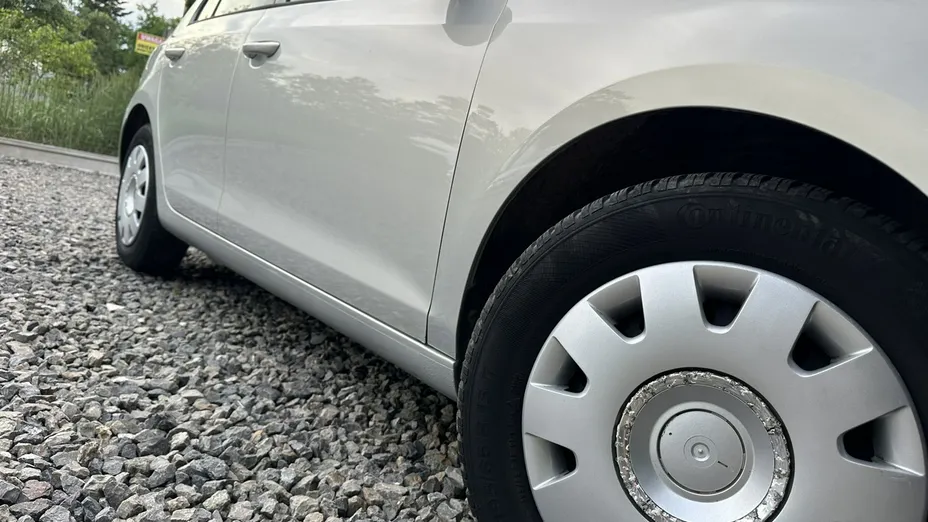 VOLKSWAGEN Golf -