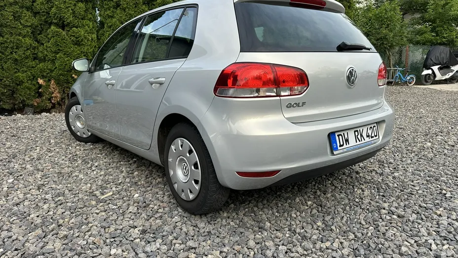 VOLKSWAGEN Golf -
