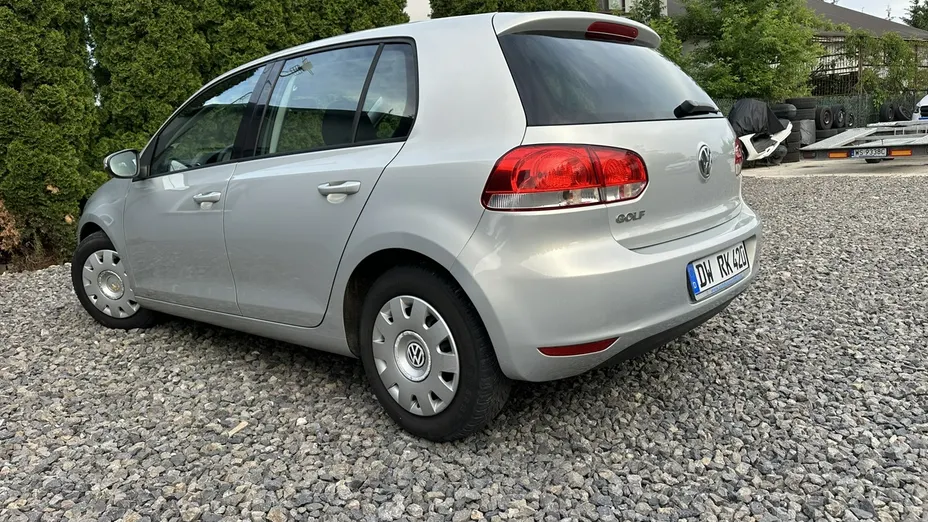 VOLKSWAGEN Golf -