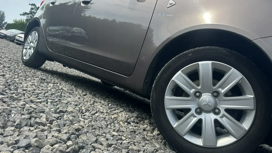 MITSUBISHI Colt -