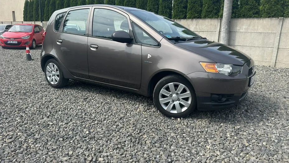 MITSUBISHI Colt -