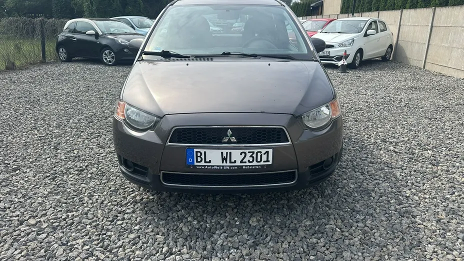 MITSUBISHI Colt -