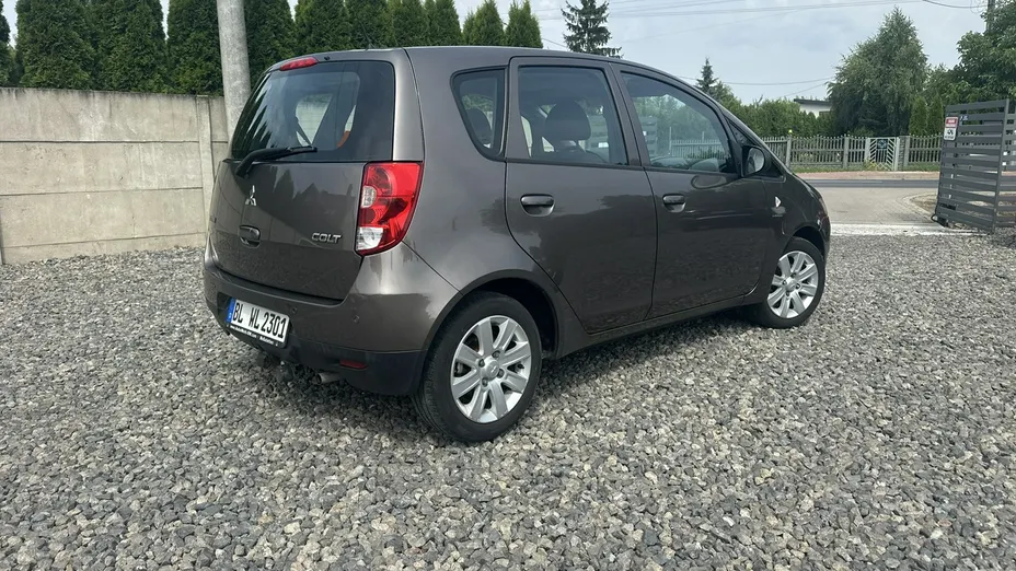 MITSUBISHI Colt -