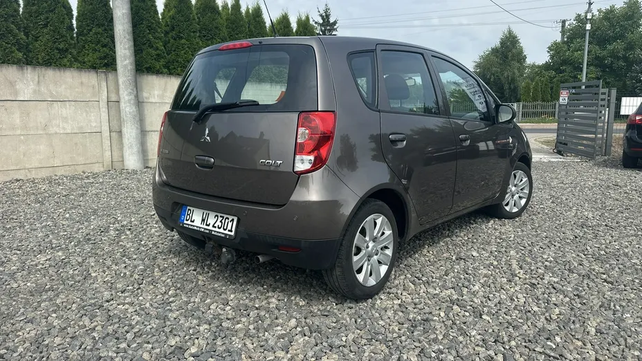 MITSUBISHI Colt -