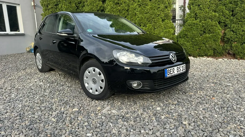 VOLKSWAGEN Golf -