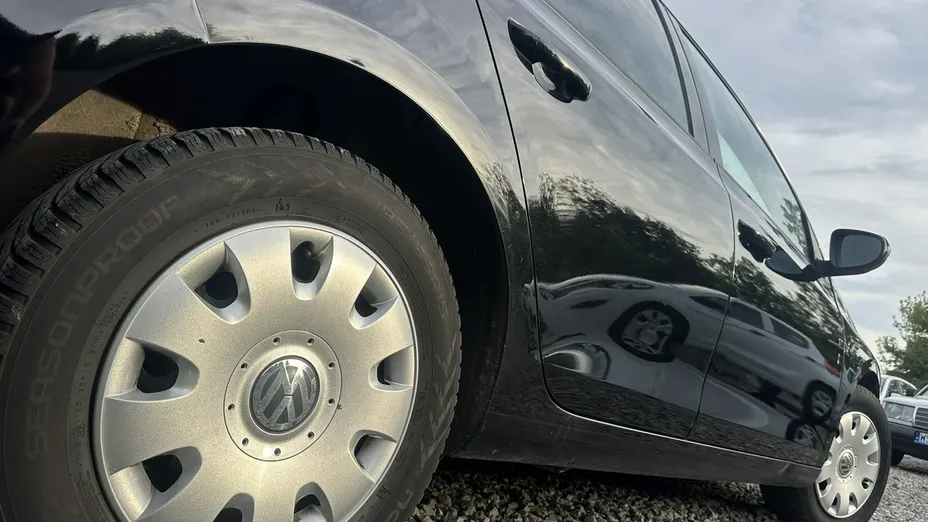 VOLKSWAGEN Golf -