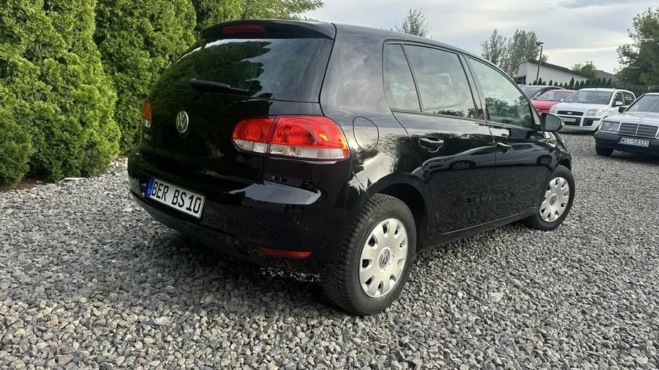 VOLKSWAGEN Golf -