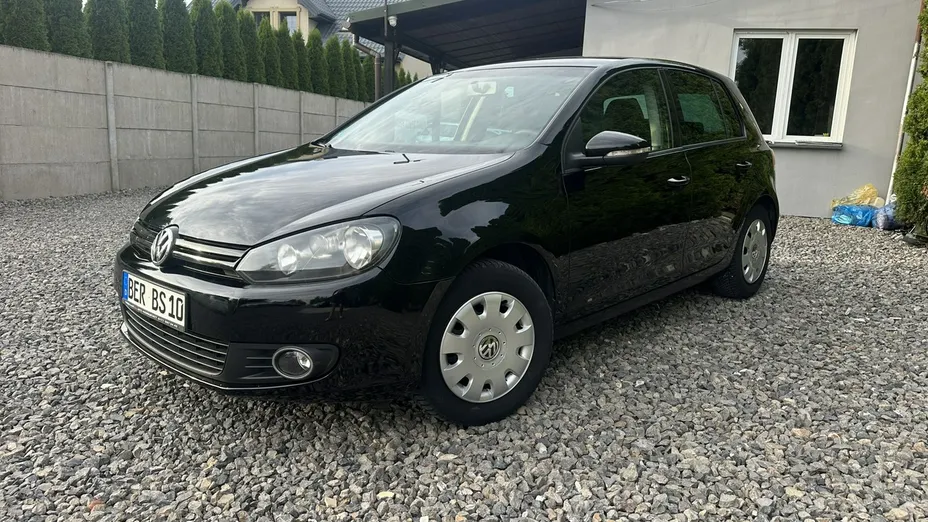 VOLKSWAGEN Golf -