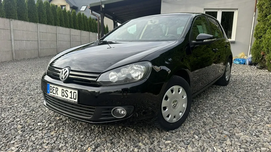 VOLKSWAGEN Golf -